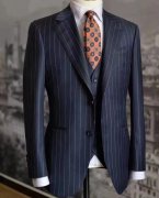 南京西服定做公司為服裝定制人員量身設計西裝